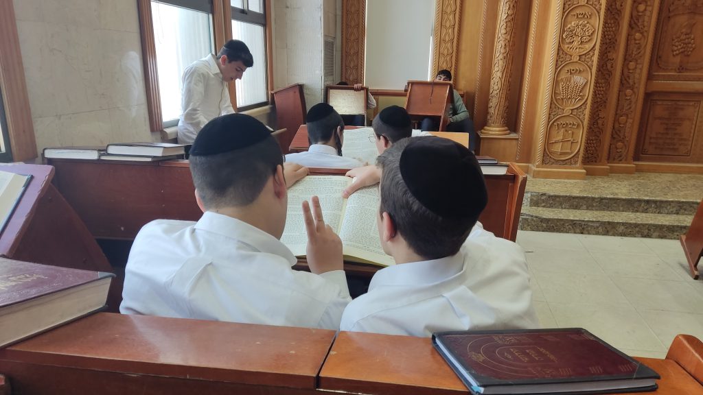 תרומה לישיבה או אם תרצו תרומות לישיבות ניתן לתרום כאן באתר 1
